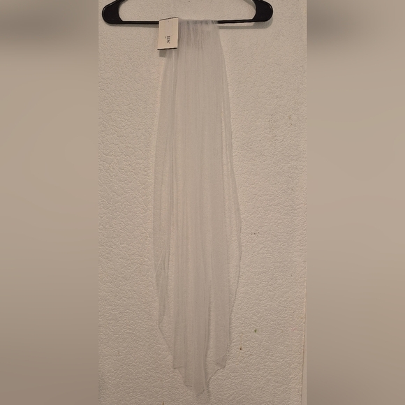 David's Bridal White Hair Veil - Picture 1 of 4